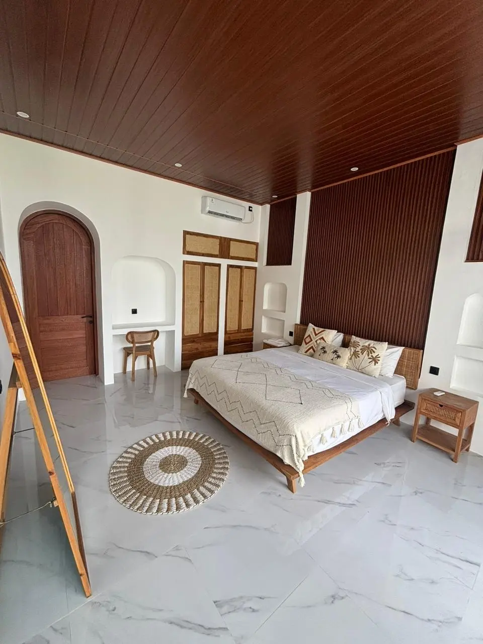 Villa For Rent 2 Bed In Jln Seseh Beach Bali — image 3