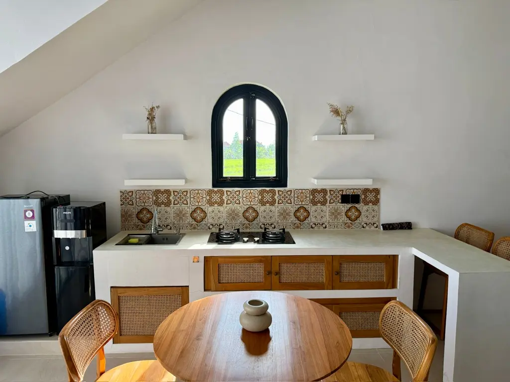 Private loft in Pererenan: stunning 360 rice field views — image 2
