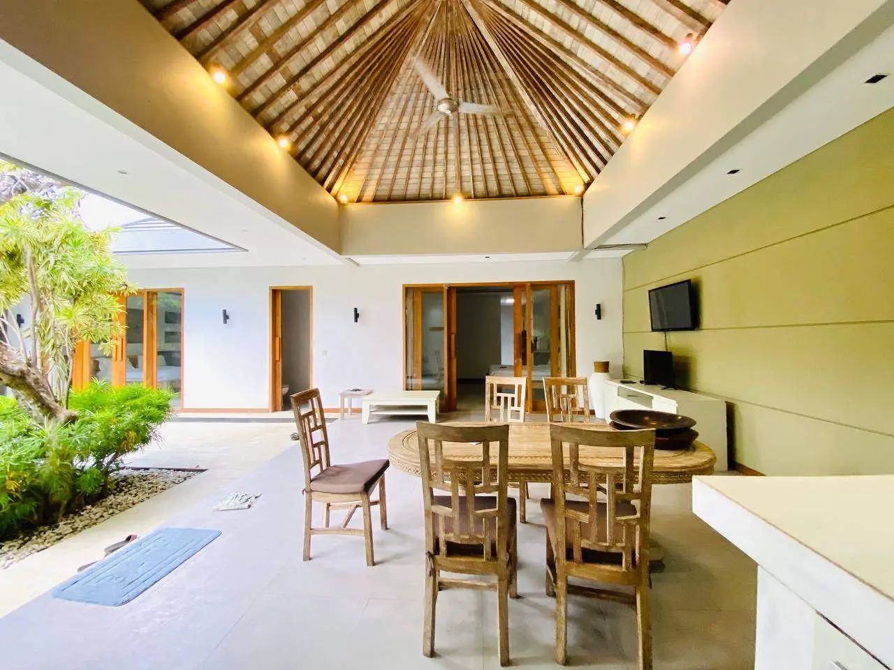 2 BEDROOM VILLA FULLY FURNISHED IN UMALAS — image 2