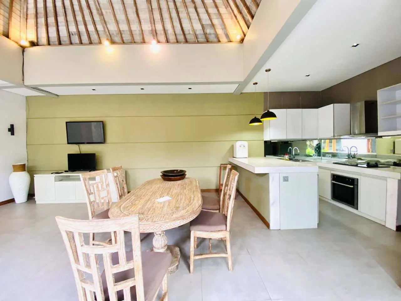 2 BEDROOM VILLA FULLY FURNISHED IN UMALAS — image 3