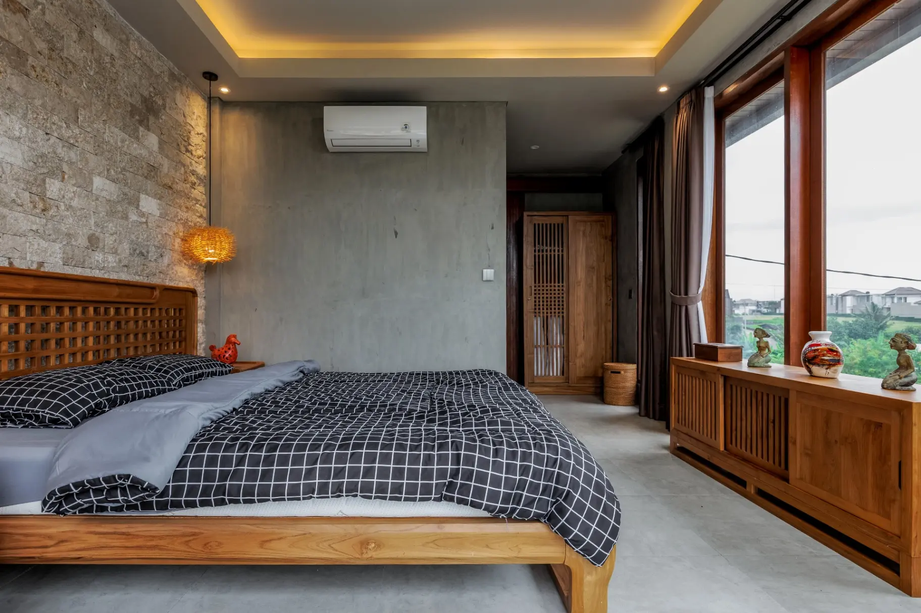 Glorious 4BR Double Split Villa w/ Ocean View — image 2