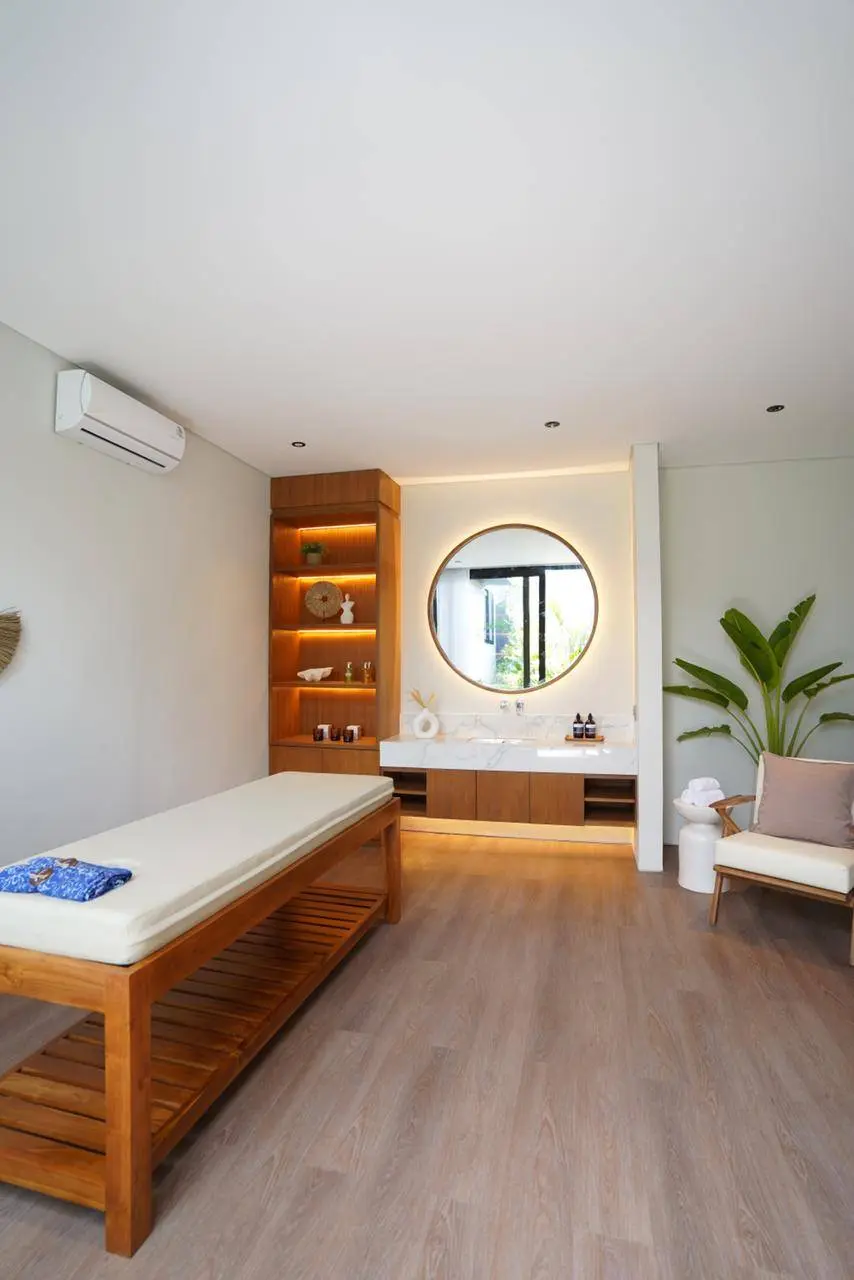 Villa For Rent 5 Bed with 5-Star Amenities in Pererenan — image 4