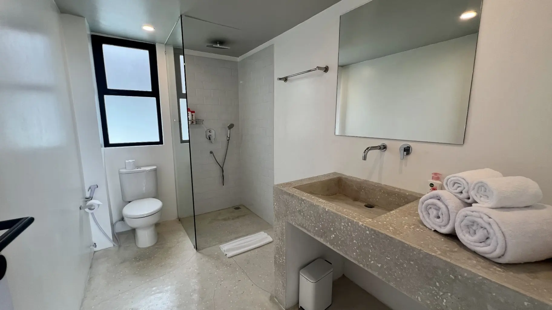 Modern 1 Bedroom Loft in Berawa — image 2