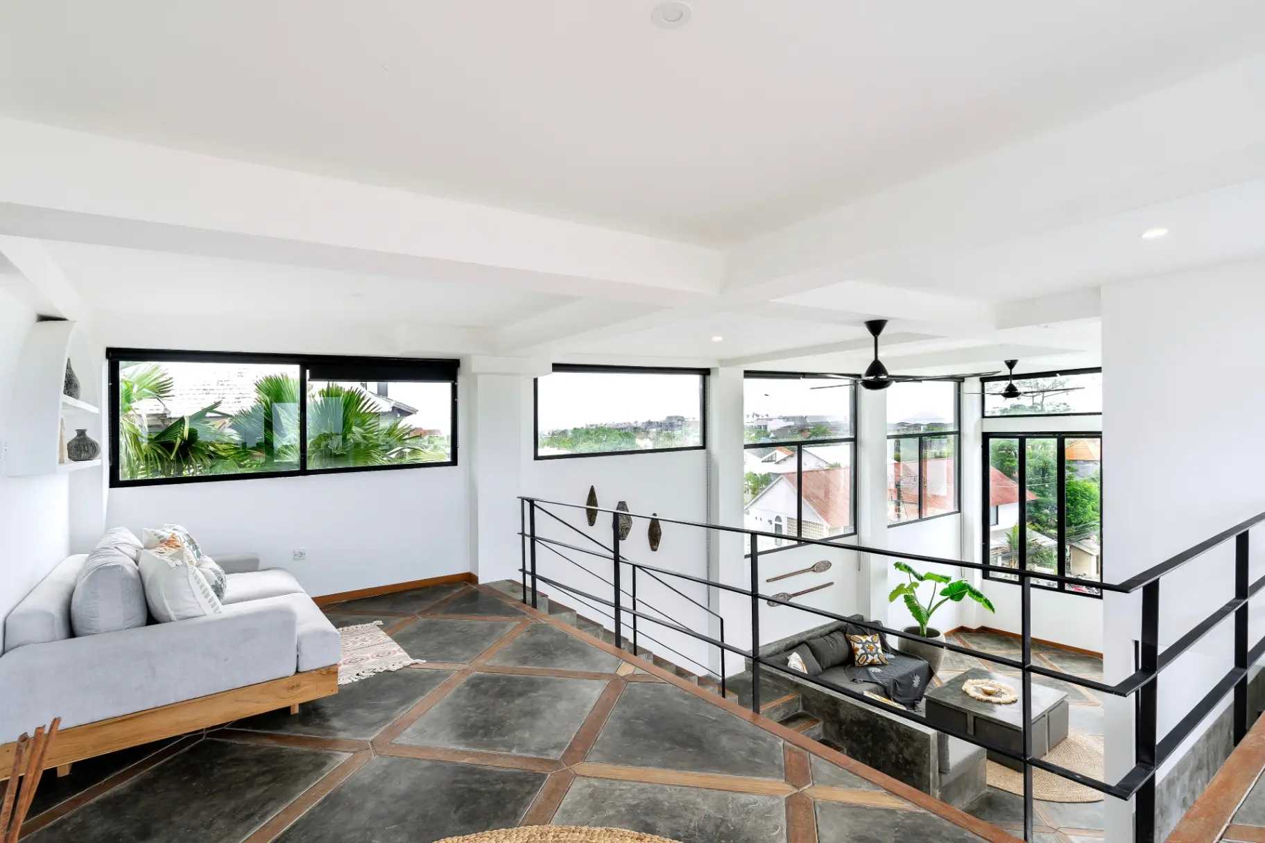 2BR Ocean-View Condo w/ 180° Sea View — image 4