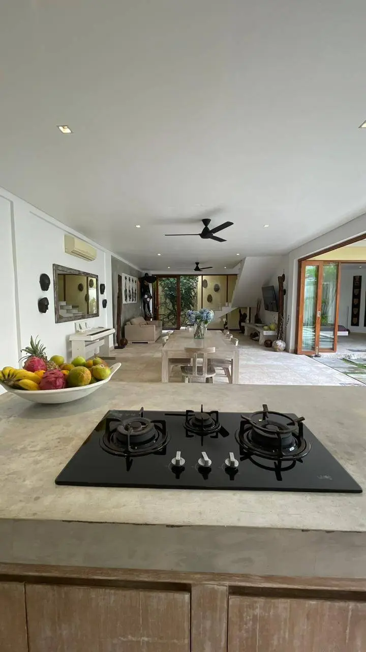Villa Leasehold 24 Year 3 Bed In Berawa Canggu Bali — image 1
