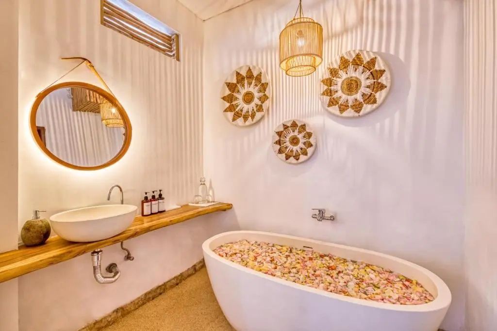Villa For Rent Astana 9 Bed PererenanCanggu — image 1