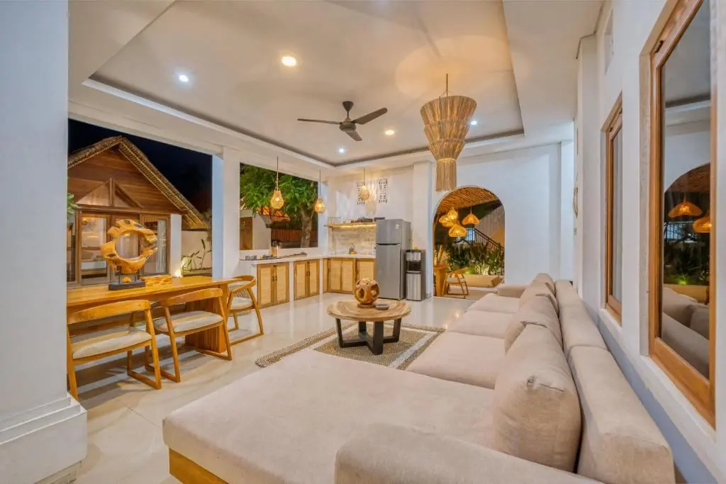 Villa For Rent Astana 9 Bed PererenanCanggu — image 3