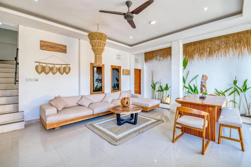 Villa For Rent Astana 9 Bed PererenanCanggu — image 4