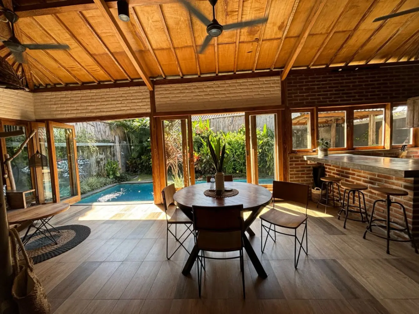 Villa For Rent 3 Bed Jln Munduk Batu Belah Pererenan — image 3