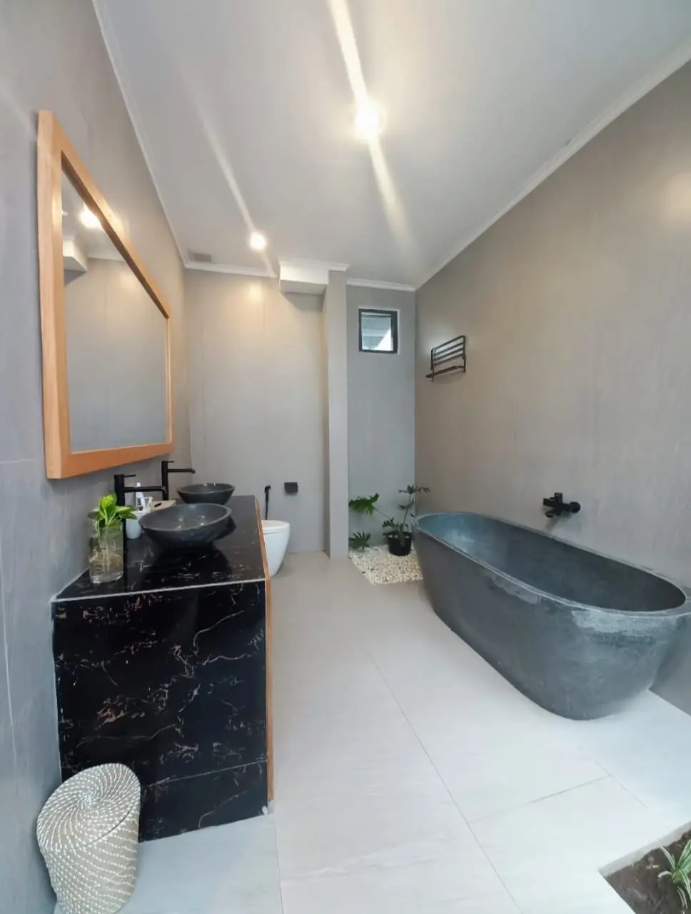 Villa For Rent 3 Bed In Berawa Tibubeneng Bali — image 1