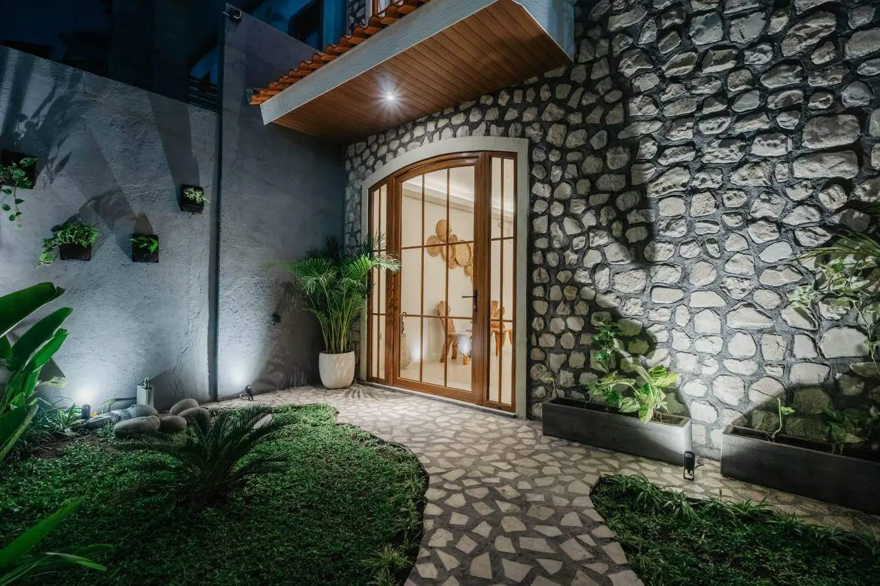 Modern 3 Bedrooms Villa in Petitenget Seminyak — image 2