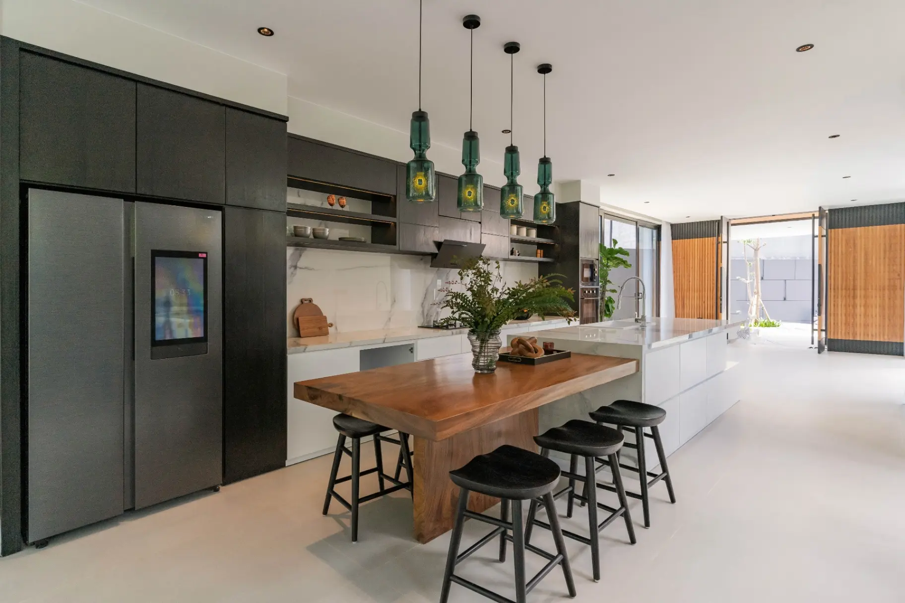 5-bedroom Stunning Modern Villa — Steps Away from Pererenan Beach — image 2