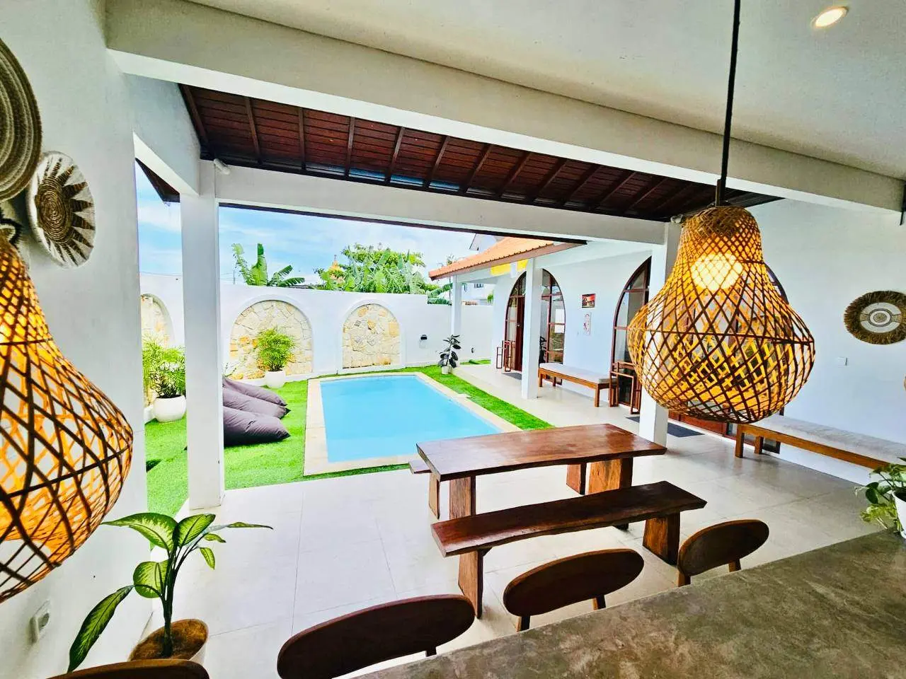 3 BEDROOM VILLA IN MUNGGU SESEH — image 1