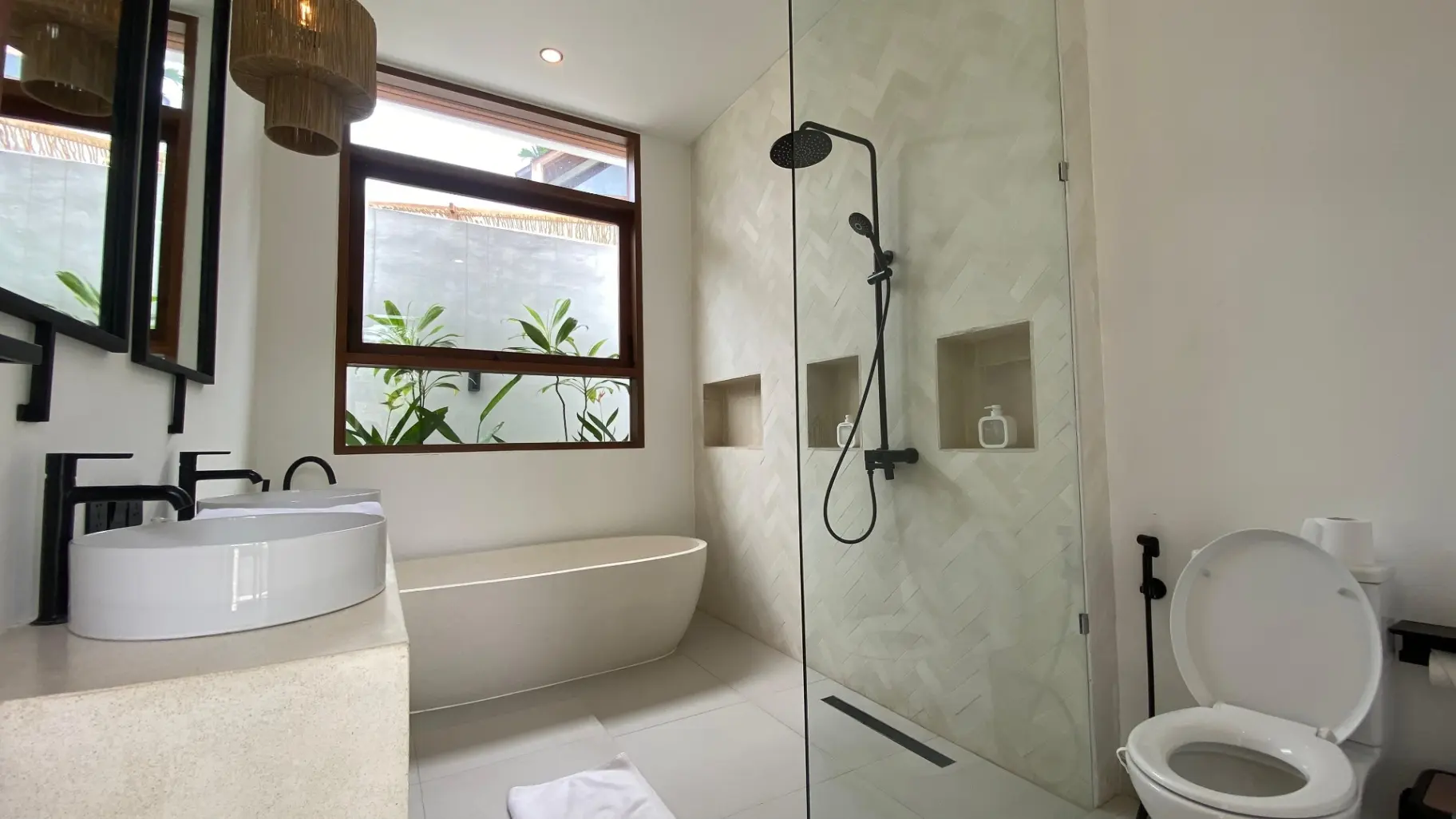2-Bedroom Villa in Gated Community with Full Services — image 4