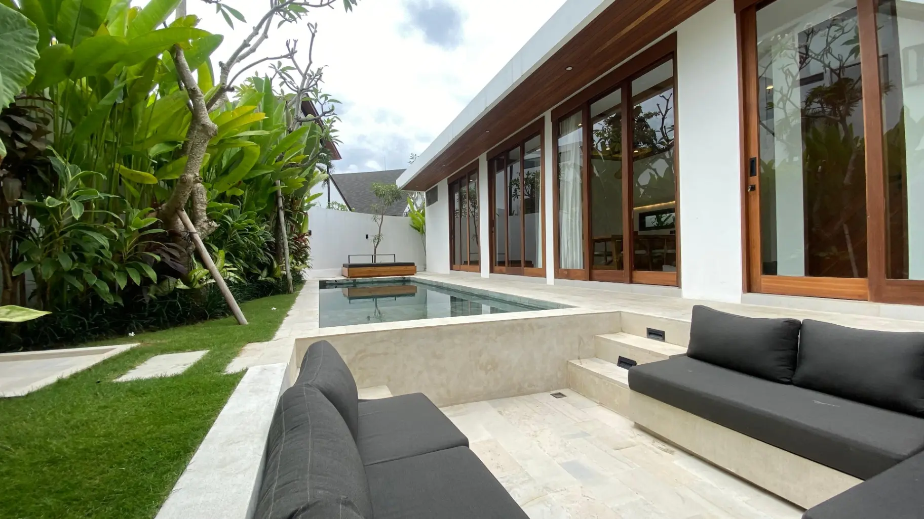 2-Bedroom Villa in Gated Community with Full Services — image 1
