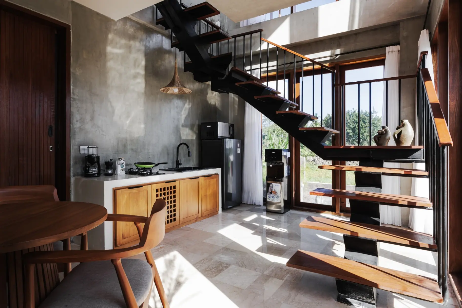 4BR Villa with Rooftop Ocean & Rice Field Views — image 2