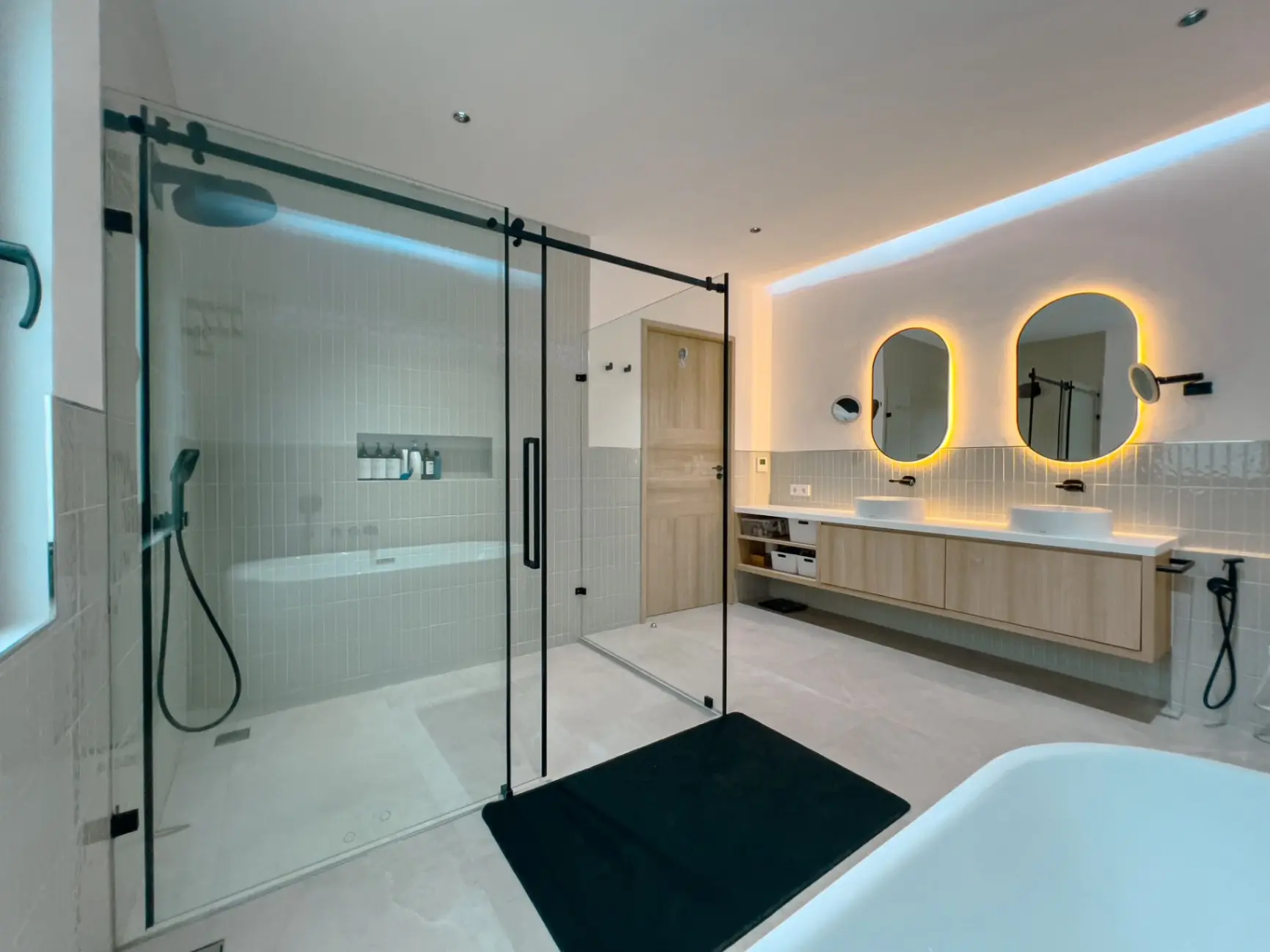 Ultra-Modern 5BR Smart Luxury Villa — image 3