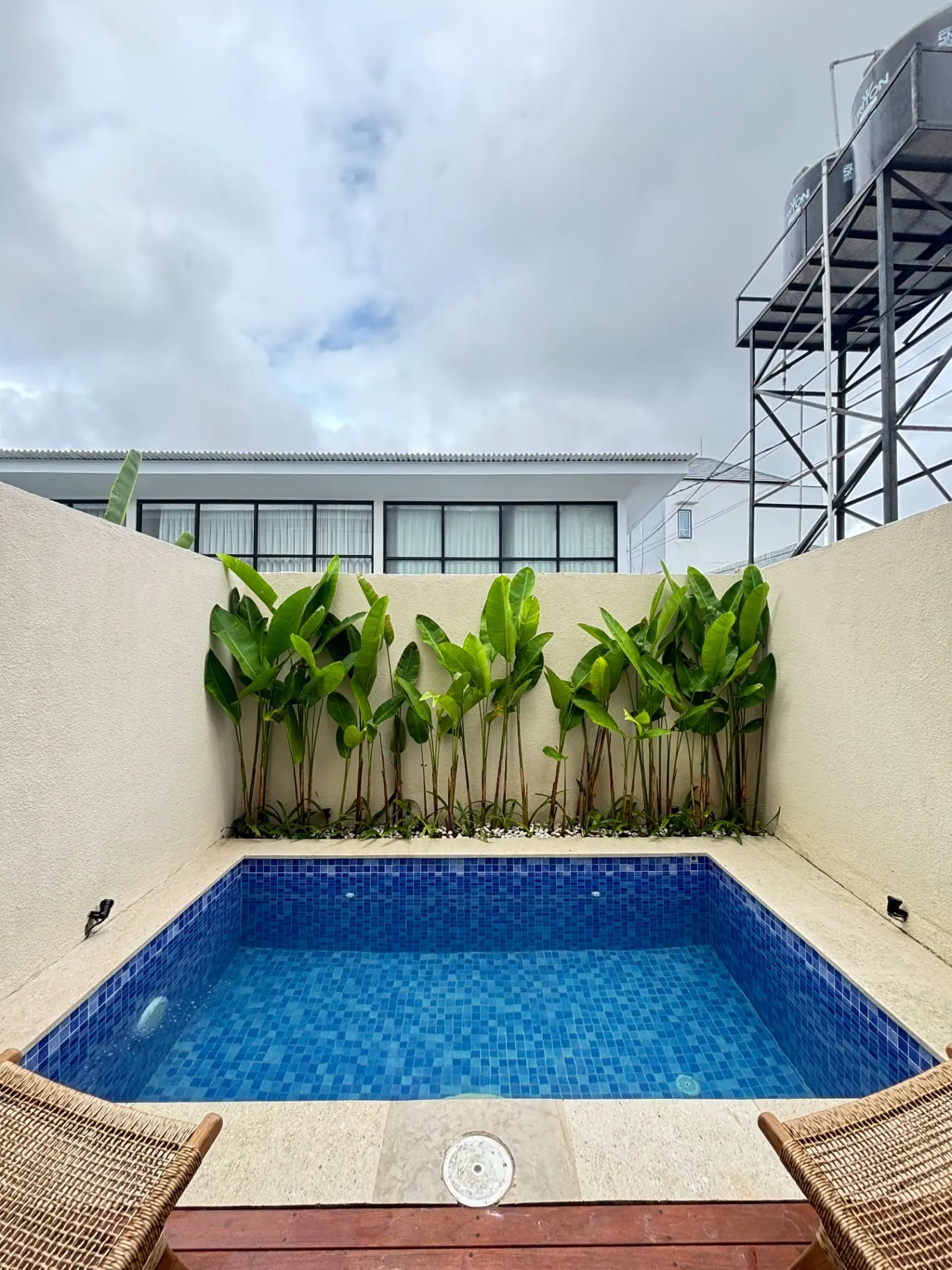BRAND NEW 1 BEDROOM LOFT APARTMENT WITH PRIVATE POOL 5 MINUTE TO OBSIDIAN GYM — image 2