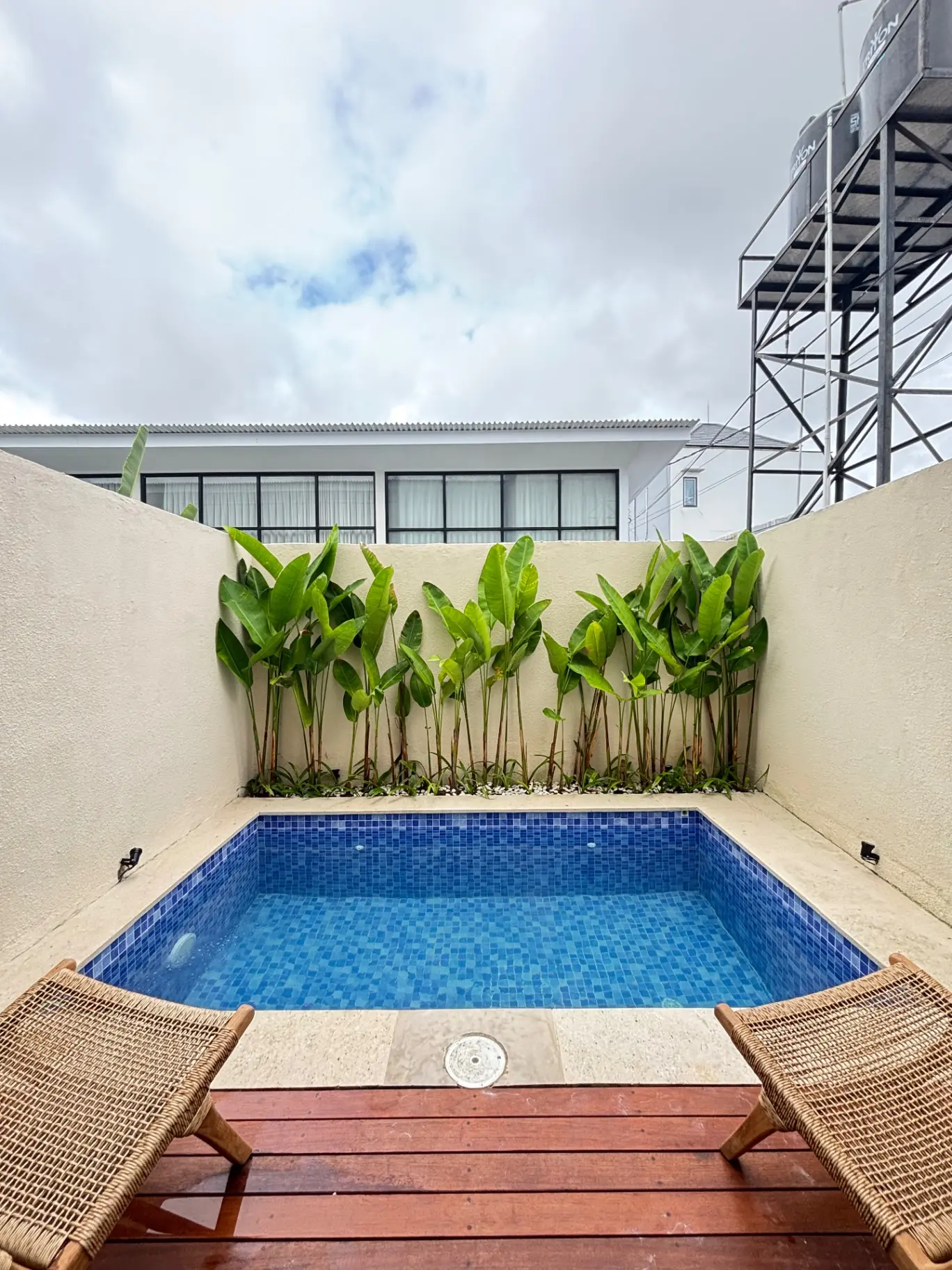 BRAND NEW 1 BEDROOM LOFT APARTMENT WITH PRIVATE POOL 5 MINUTE TO OBSIDIAN GYM — image 1