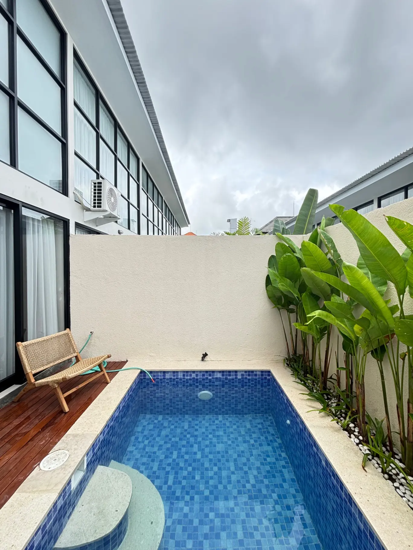 BRAND NEW 1 BEDROOM LOFT APARTMENT WITH PRIVATE POOL 5 MINUTE TO OBSIDIAN GYM — image 4