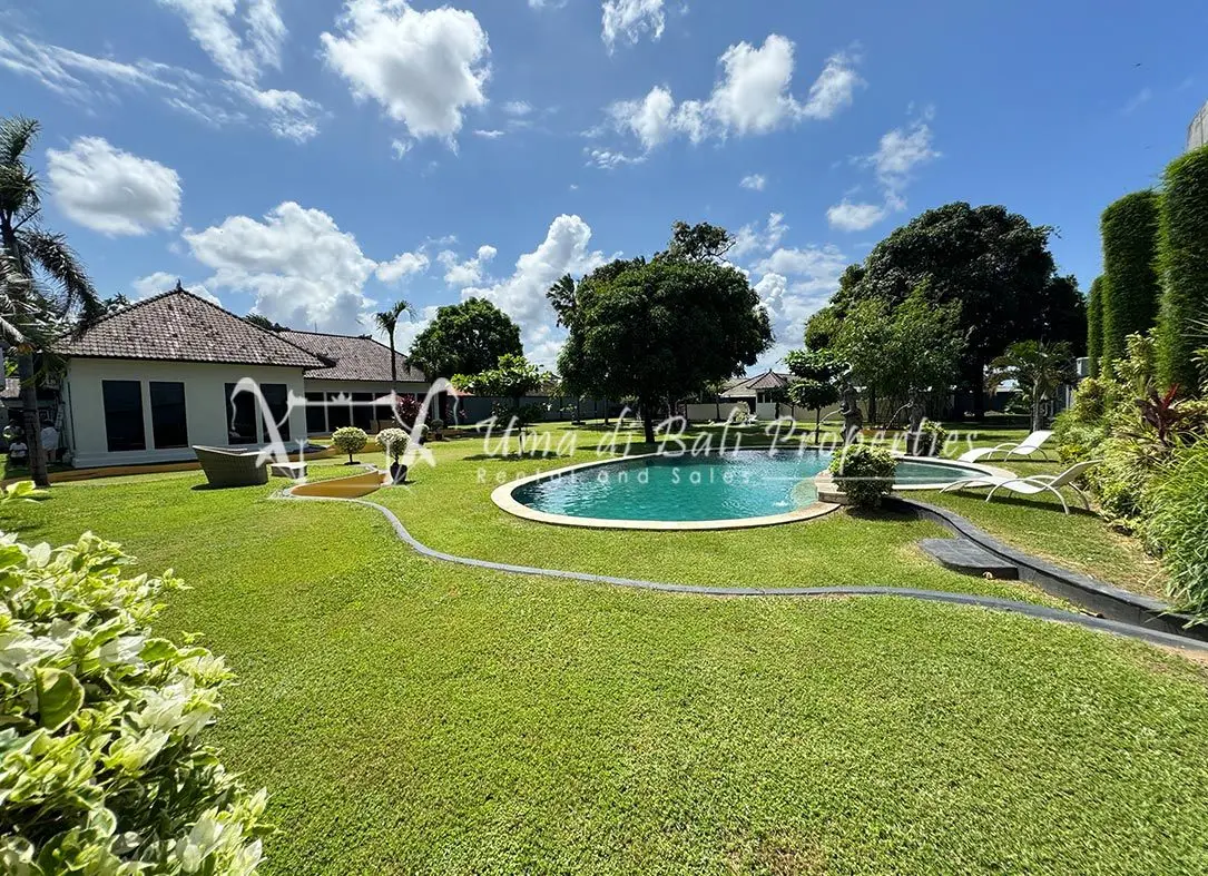 BIG GARDEN 3BR VILLA FOR RENT AT KEROBOKAN