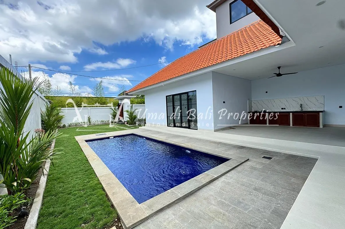 BIG GARDEN 3BR VILLA FOR RENT AT UMALAS — image 4