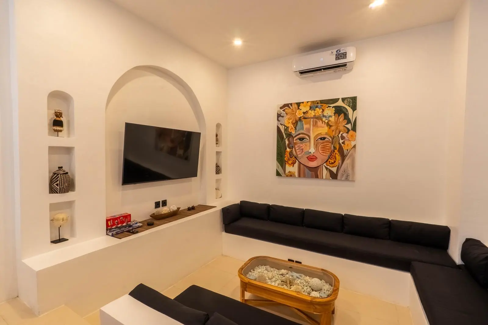 Villa For Rent 3 Bed In Berawa Tibubeneng Bali — image 1