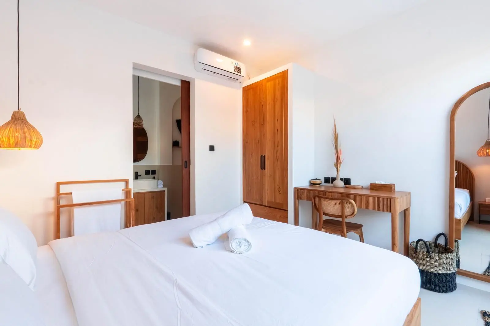 Villa For Rent 3 Bed In Berawa Tibubeneng Bali — image 3