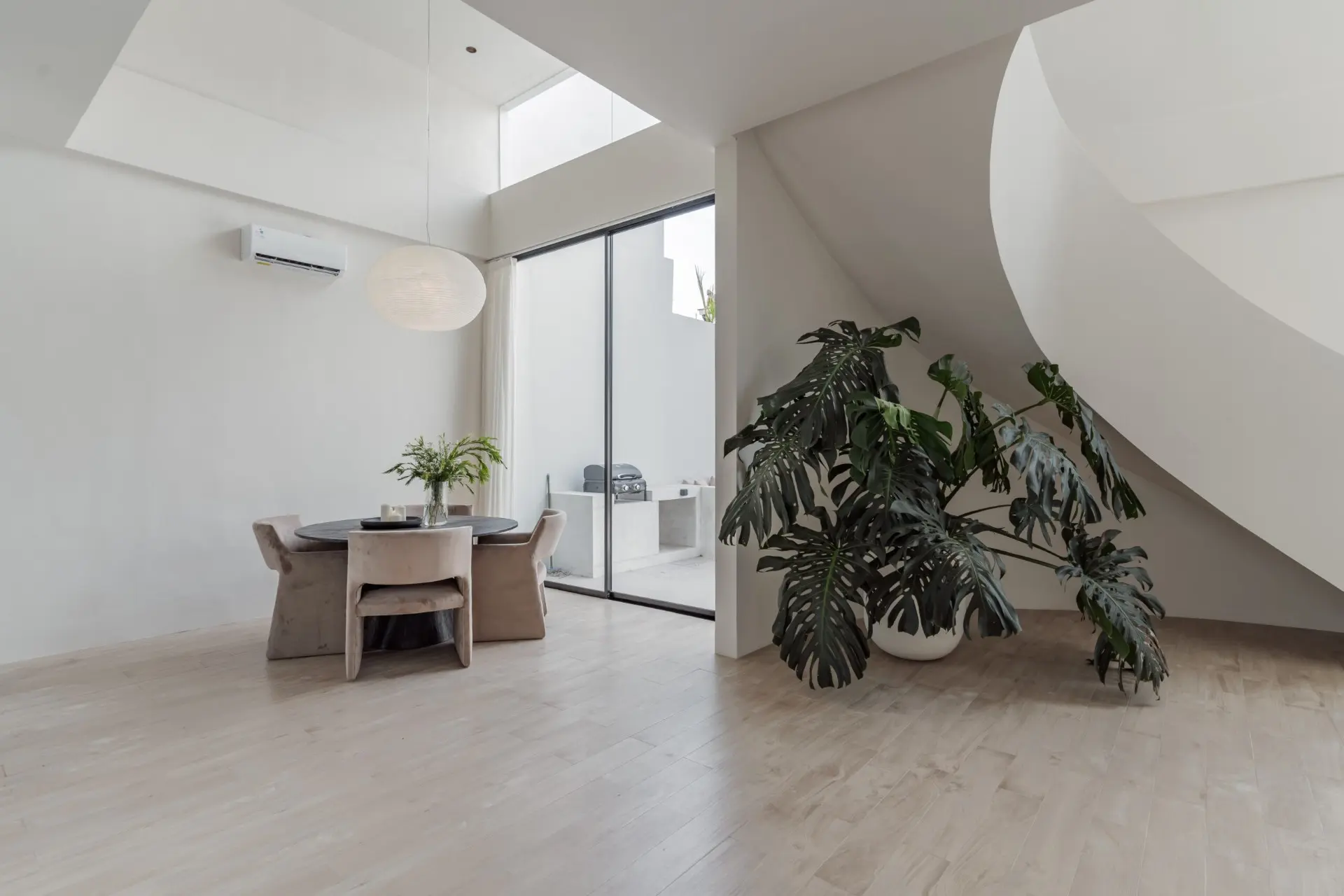 Refined Minimalist Villa in Umalas - LEASEHOLD UP TO 2016 — image 2