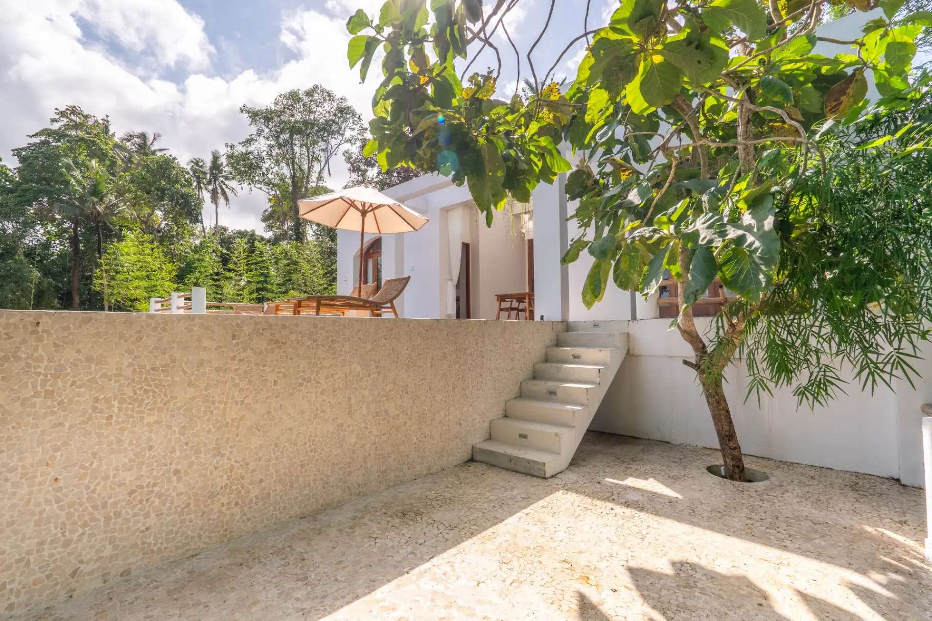 Modern Riverfront Villa w/ Rooftop – Tabanan — image 3