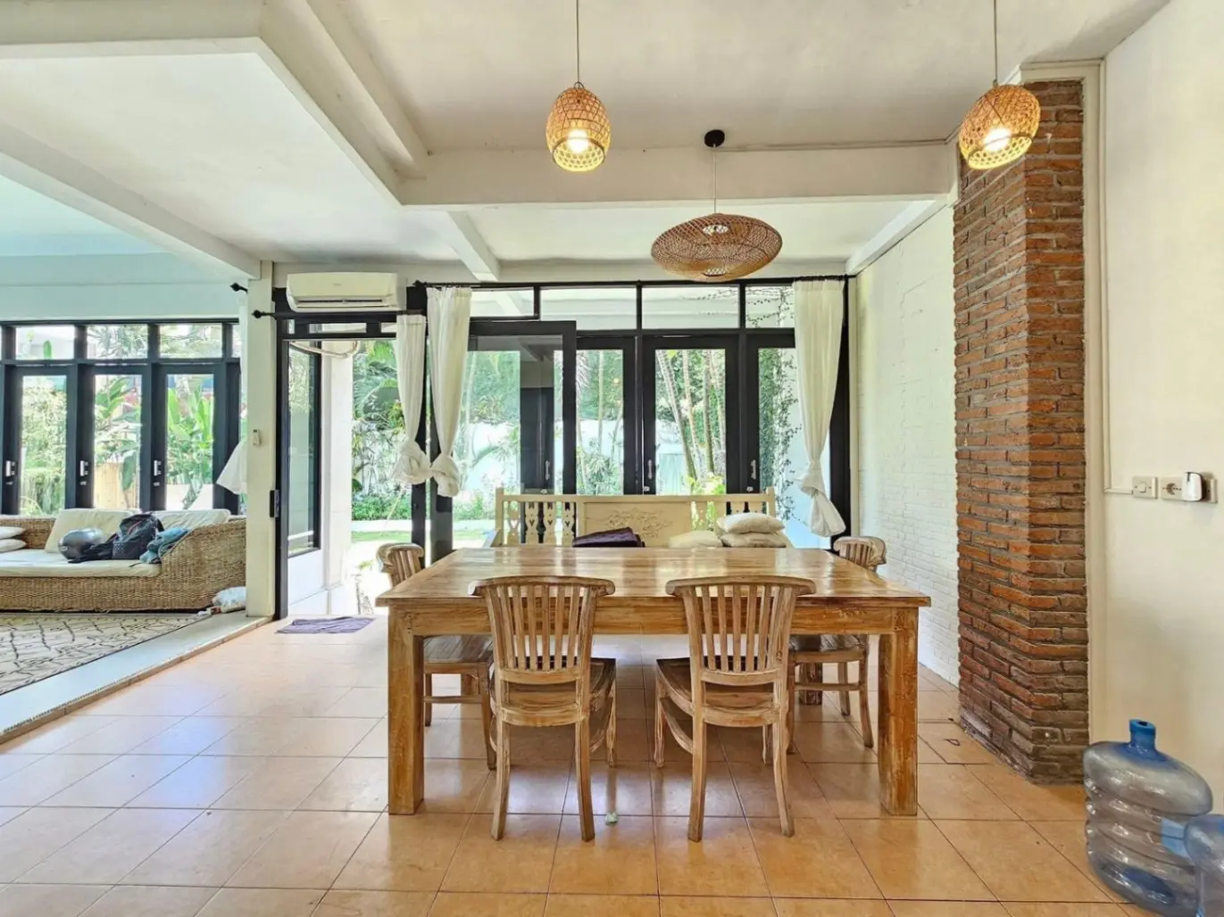 Location: Banjar Semer Kerobokan area - 1 min walk to Plumber Arms — image 4