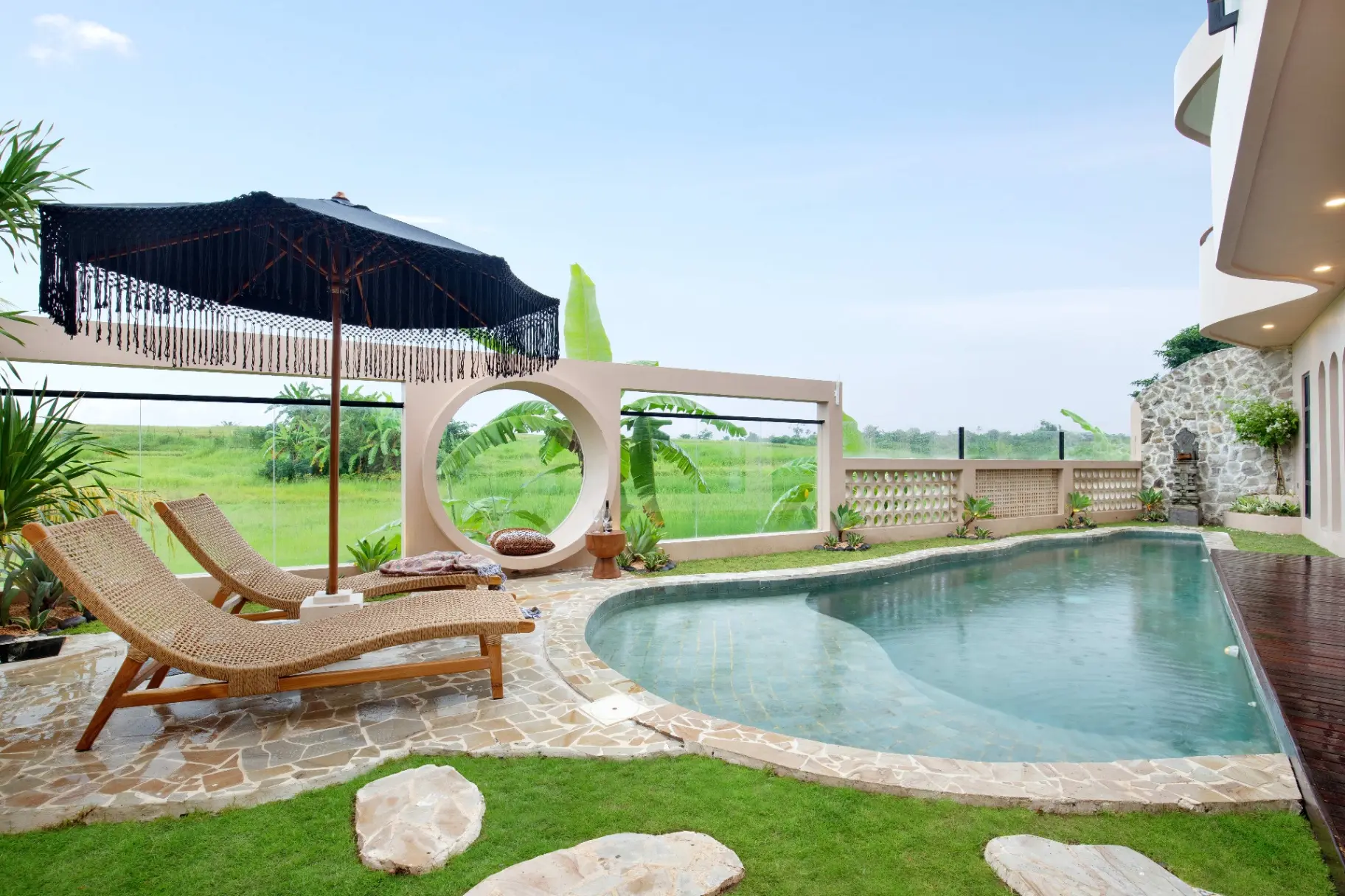 Villa Ayoun Canggu 3BR Luxury Tumbak Bayuh Nth Pererenan w/stunning pool & view