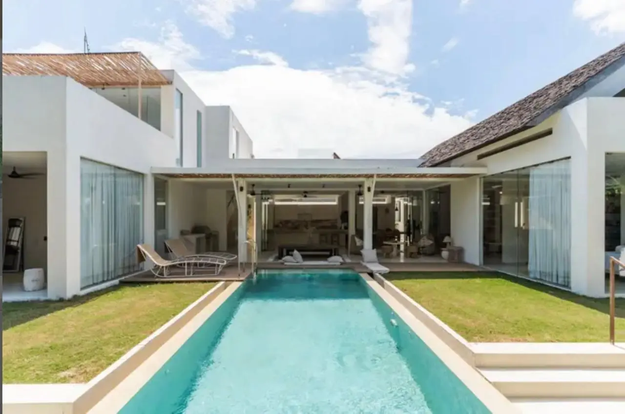 4BR Villa w/ Rooftop Office & Garden — image 1