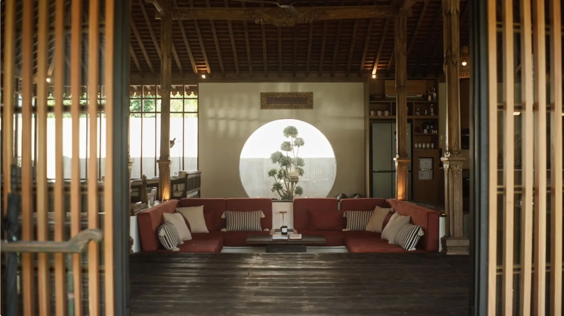 3-Bedroom Villa with Modern Structure and Antique Décor in Kaba-Kaba — image 2