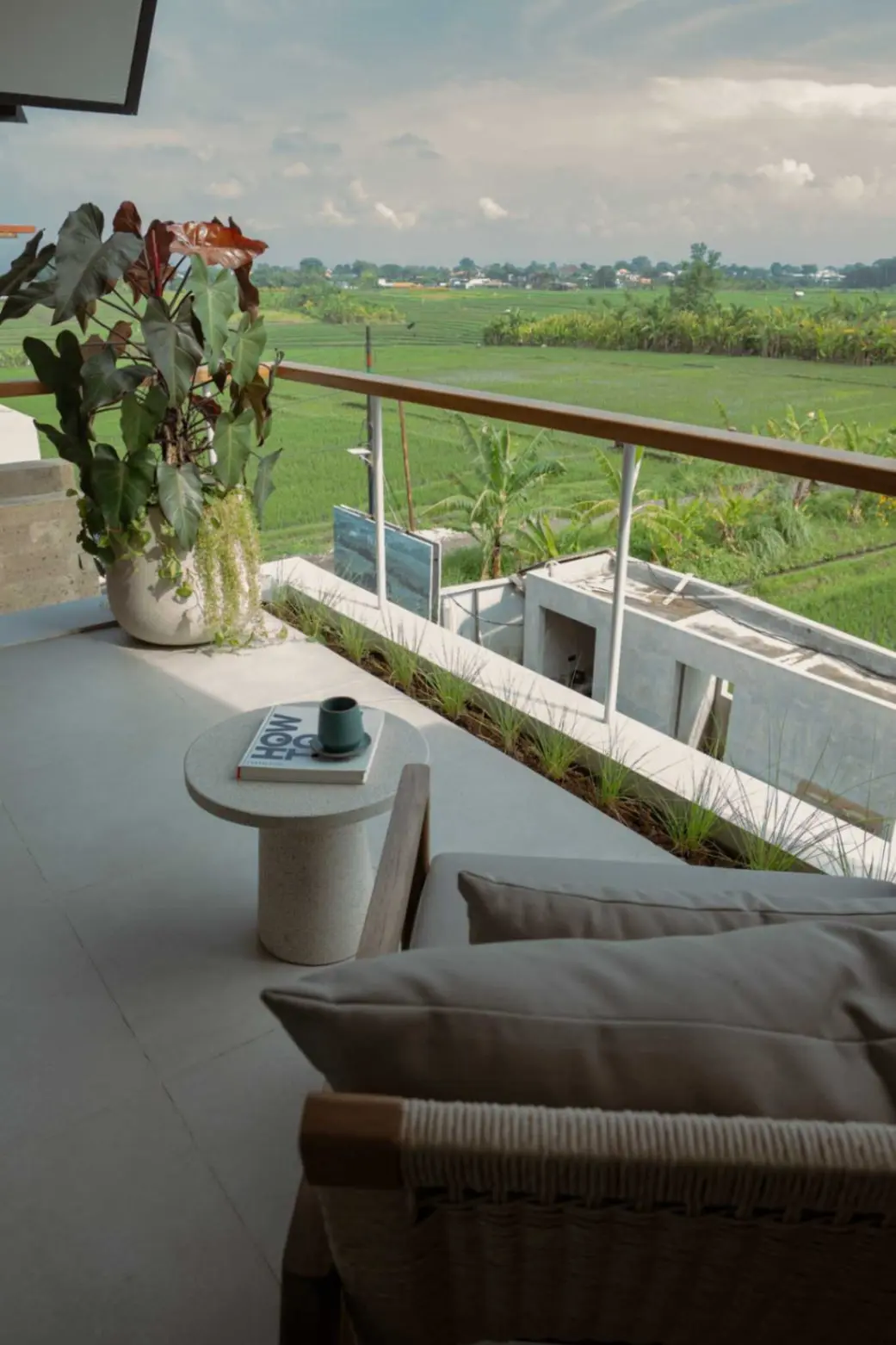 3-Bedroom Villa with Rooftop Terrace and Pool in Canggu