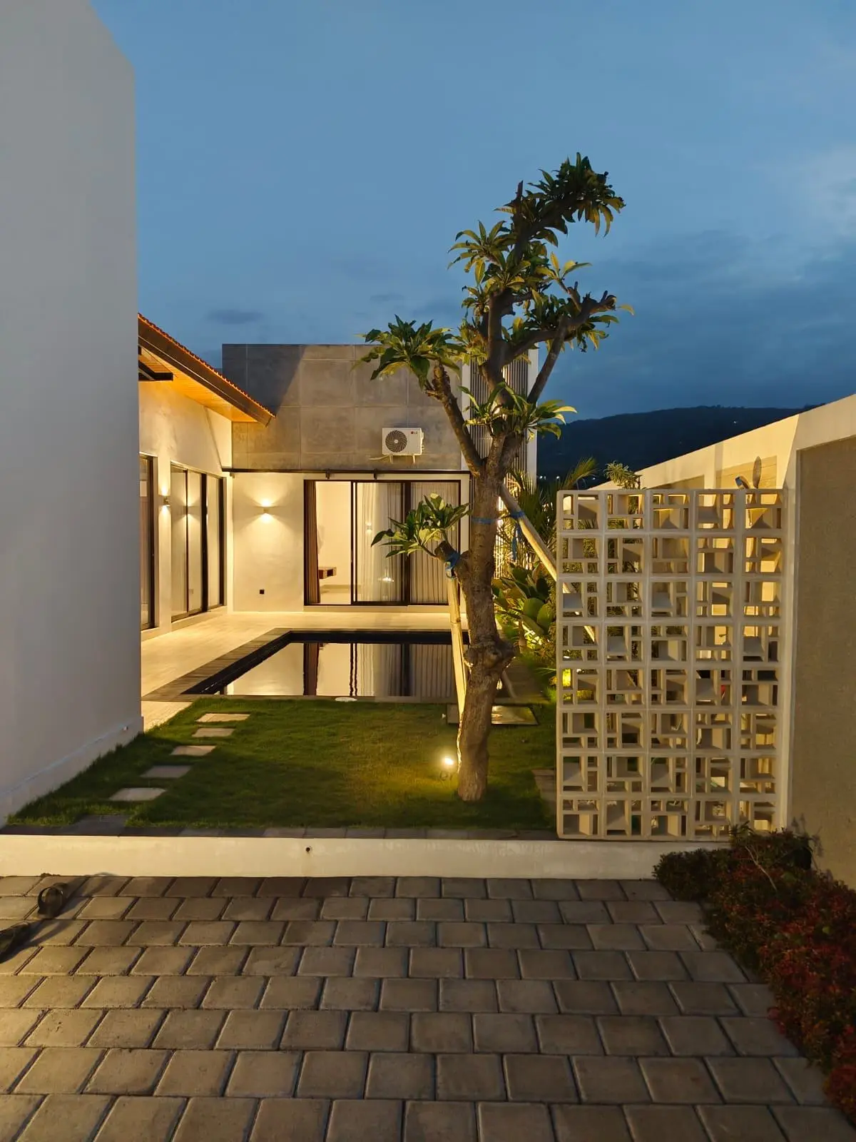 FOR SALE 3 BEDROOMS VILLA -LOVINA