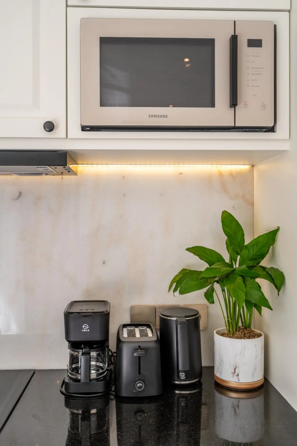 1BR Brand New Villa at jln Raya Canggu — image 4