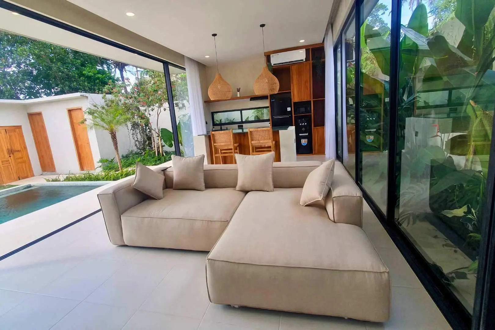 2BR Villa Spacious Garden - Near Beach — image 1