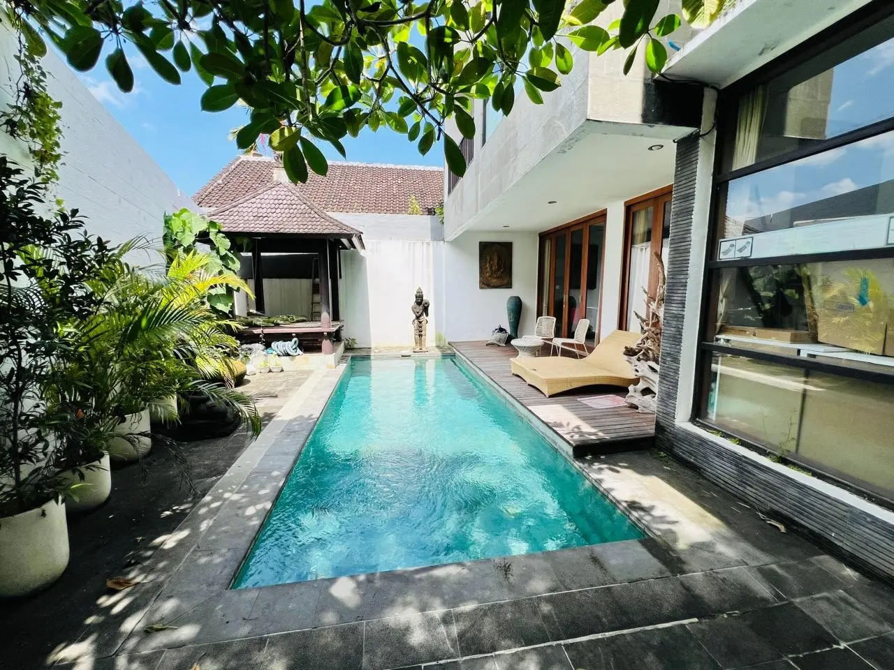 Villa For Rent 3 Bed In Kerobokan Badung Bali — image 1