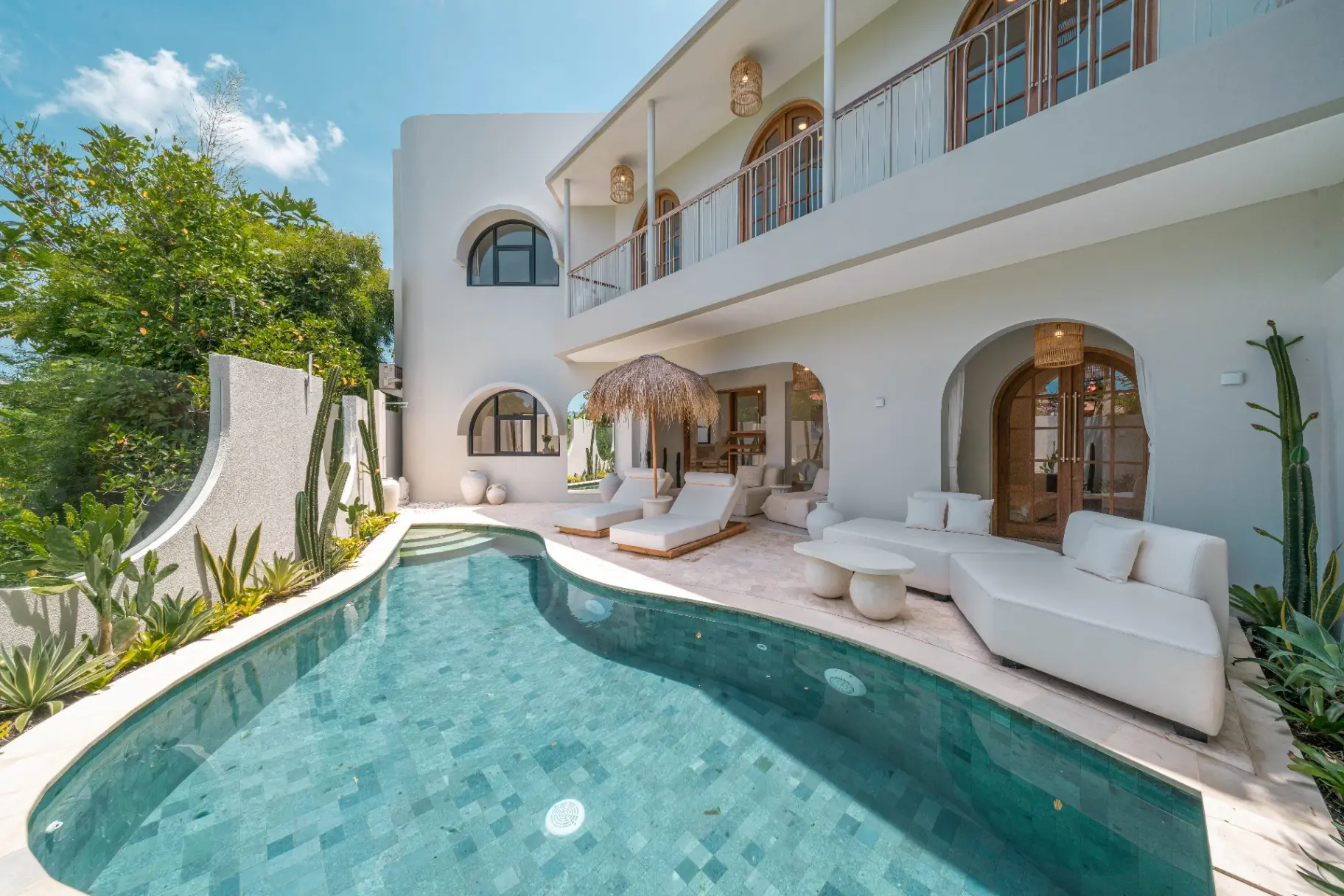 Villa Hawk - Aesthetically Pleasing 4BR Villa In Central Canggu