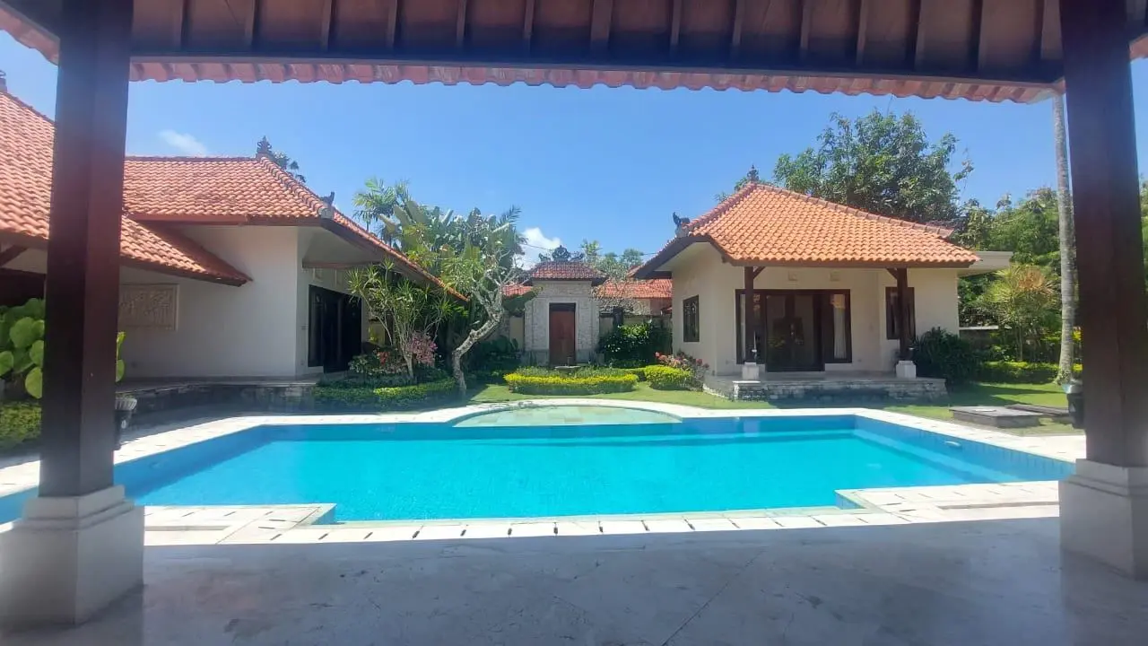 MM 378 - For Rent Contemporary Tropical Villa Nusa Dua One Gate System — image 1