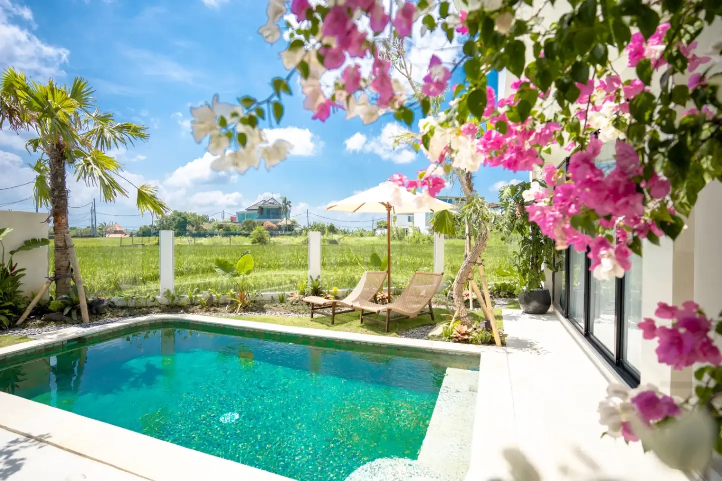 2 BEDROOMS VILLA IN CEMAGI FOR RENT AND SALE LEASEHOLD
