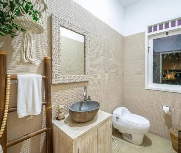 Villa For Rent 3 Bed In Berawa Tibubeneng Bali — image 4