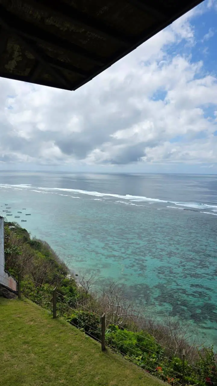 DO 96 - CLIFF EDGE OCEAN VIEW VILLA FOR SALE IN PANDAWA BALI — image 2