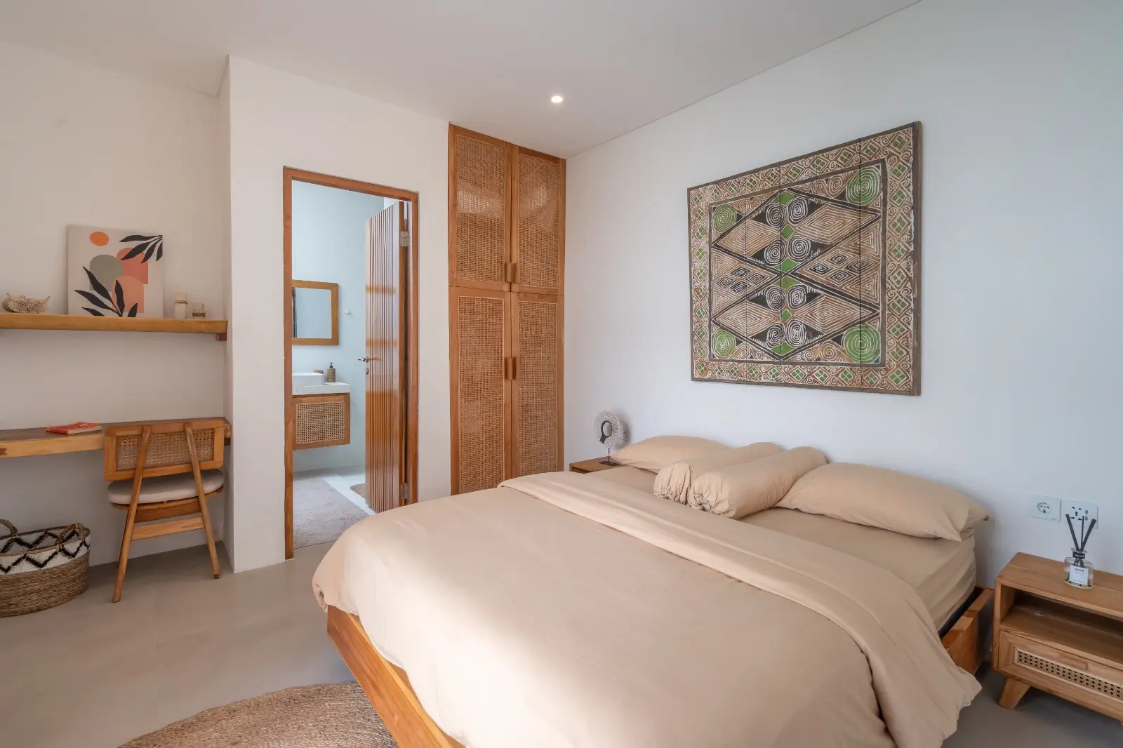 Stylish 2BR Villa Kerobokan near Seminyak — image 3