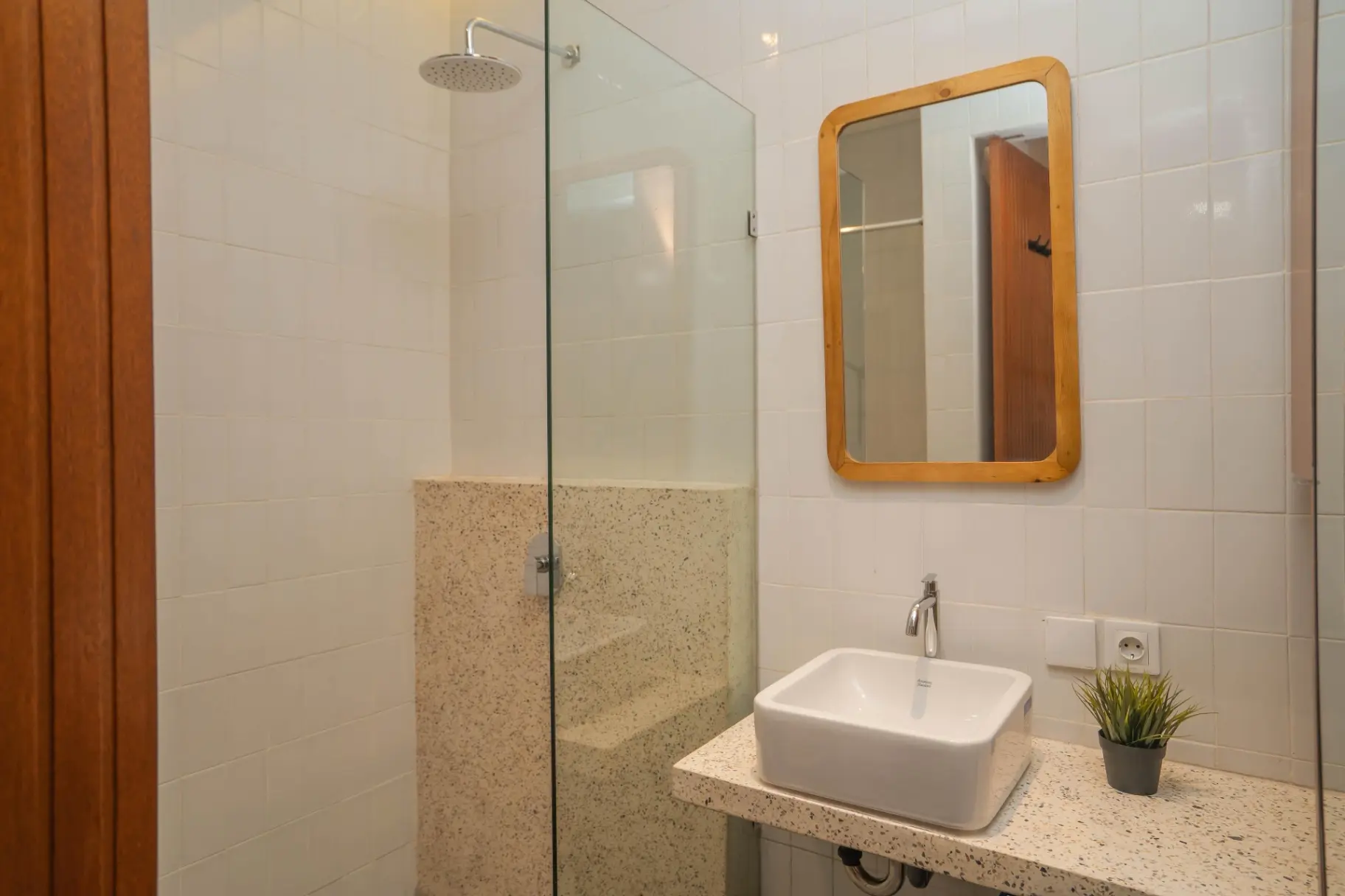 1BR MODERN JAPANDI APARTMENT IN CANGGU — image 1