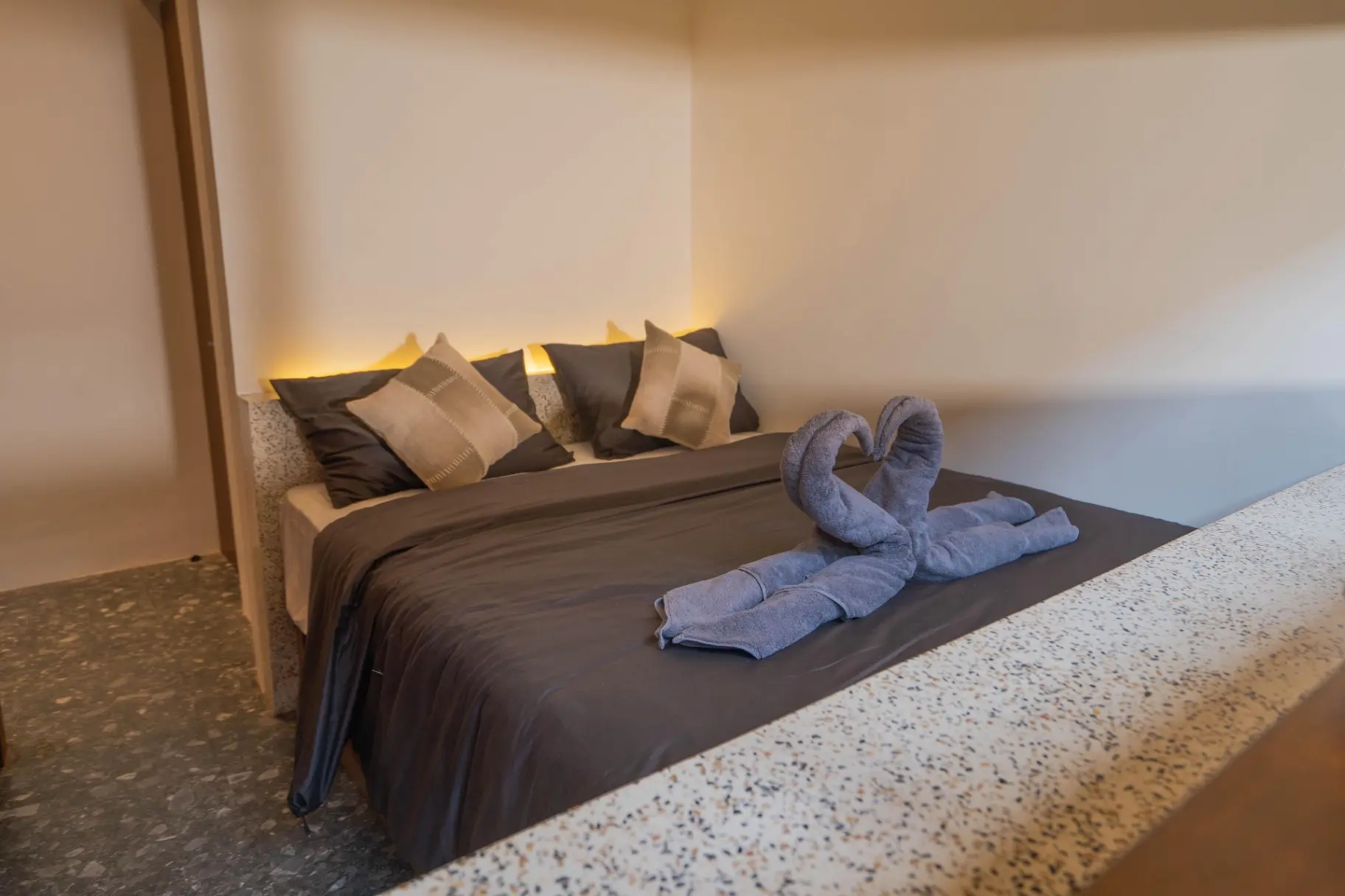 1BR MODERN JAPANDI APARTMENT IN CANGGU — image 4