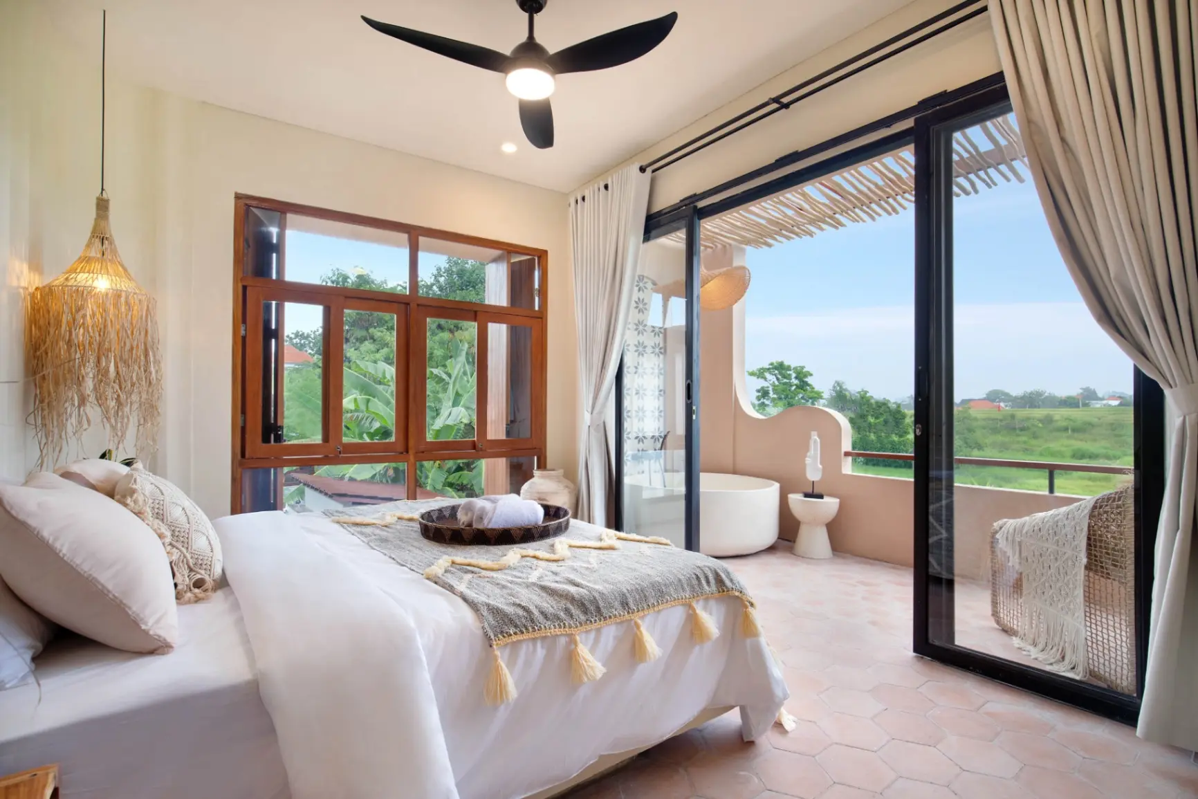 Modern Luxury Villa Ayoun – 3 BR with Gorgeous Rice Field Panorama Tumbak Bayuh