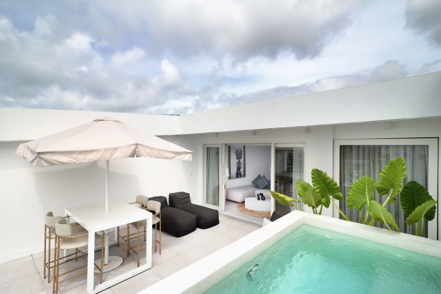 The Cruise - Luxury 2 Bedroom Sky Pool Penthouse with ocean view in Canggu