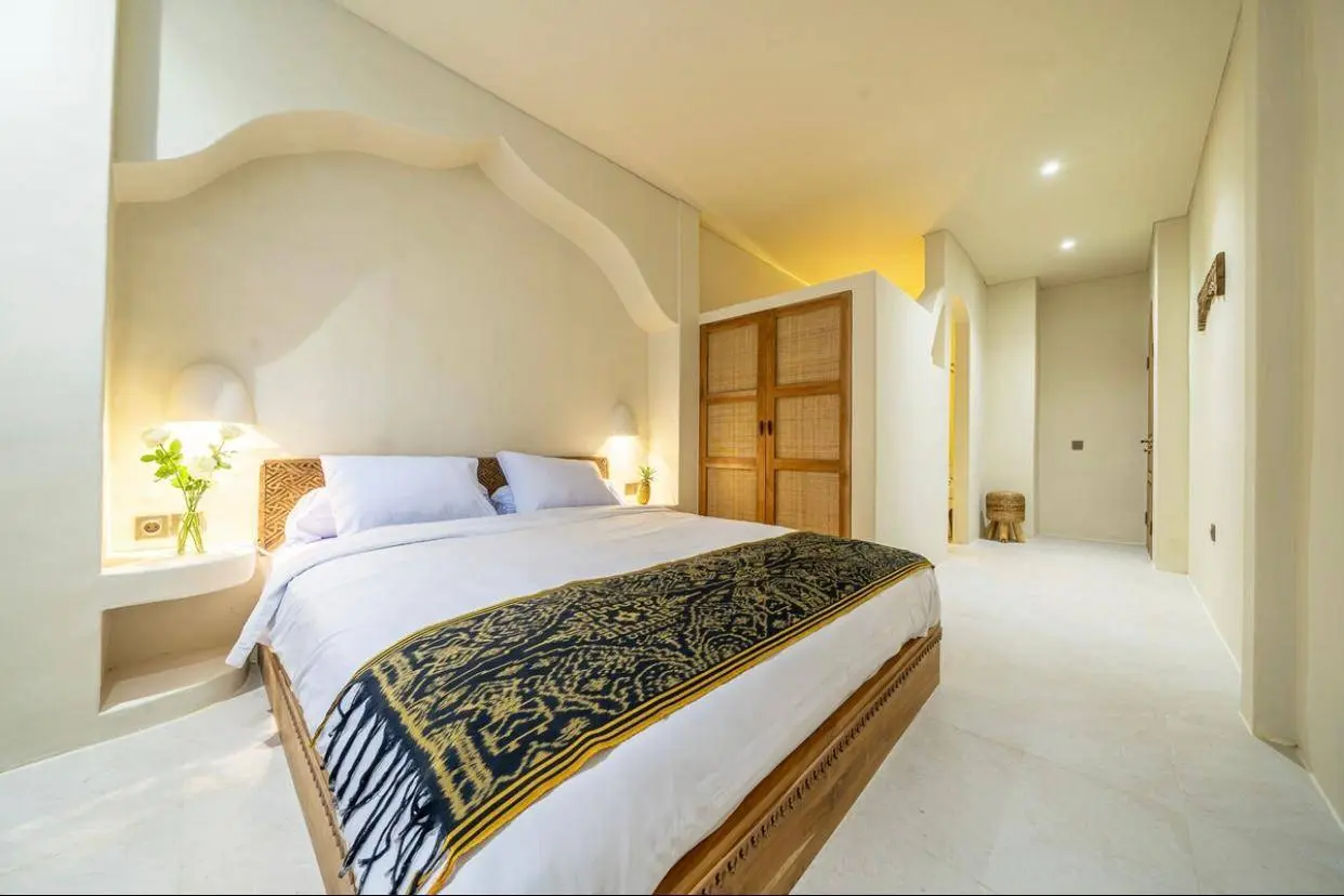 Villa Yamuna: Magnificent 5BR Villa 3Min to Berawa Beach — image 1